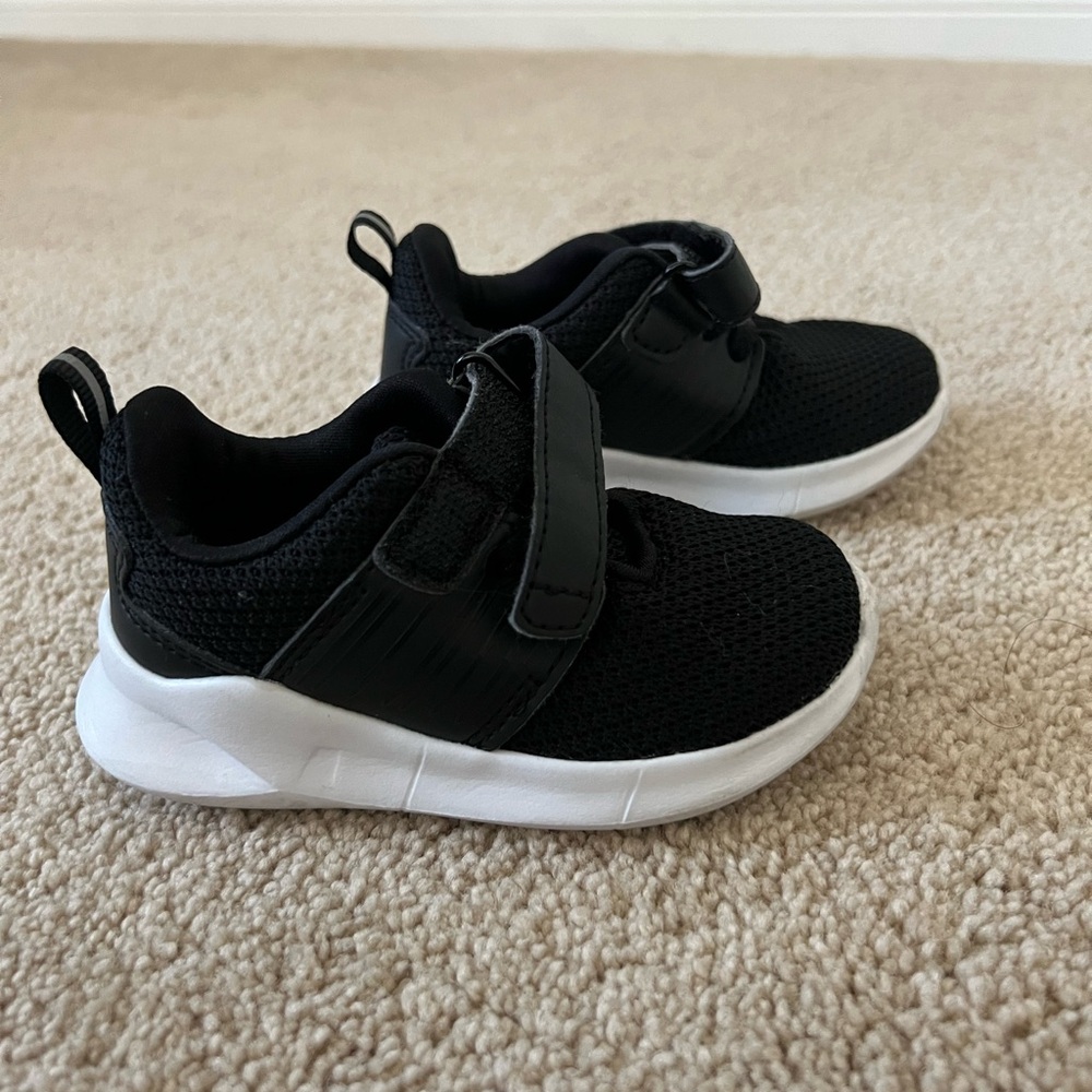 Children’s Place Sneakers Toddler Size 6